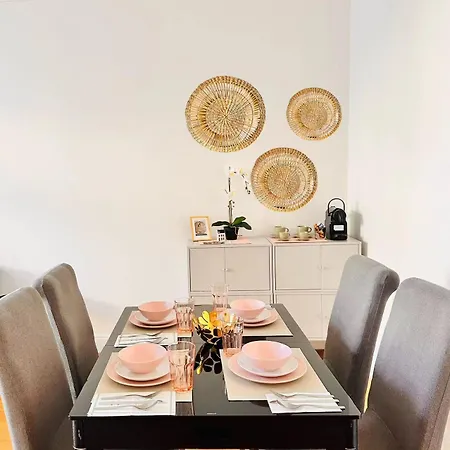2 Bedrooms In Marais Paris Extérieur photo