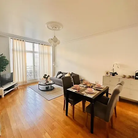 2 Bedrooms In Marais Paris Extérieur photo